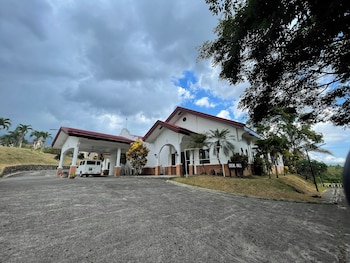 graceland resort tayabas quezon