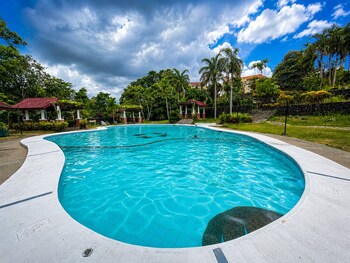 graceland resort tayabas quezon