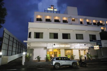 hotel devanshi and banquets by classy stay