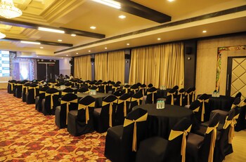 hotel devanshi and banquets by classy stay