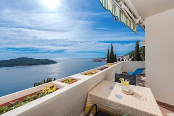 Golden Cove Apartment,,4 star
