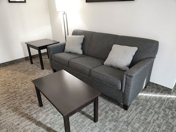 The Grove Inn And Suites,,2 star