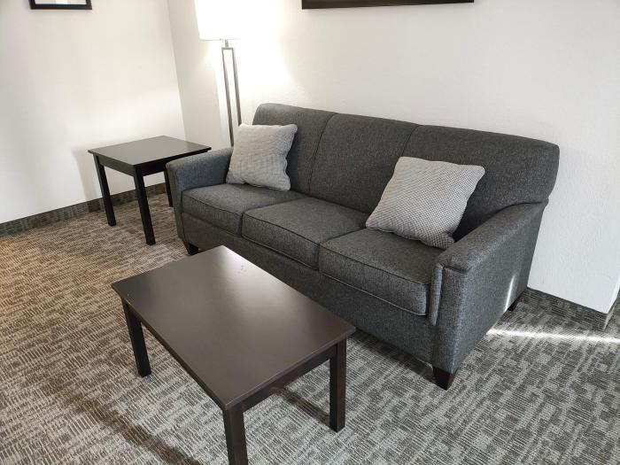 the grove inn and suites