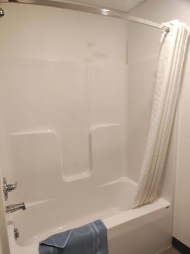 the grove inn and suites