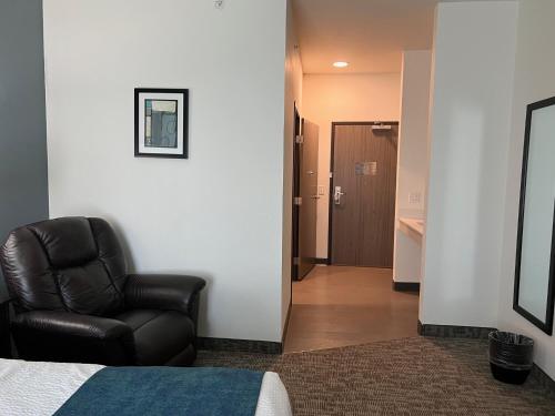 the grove inn and suites