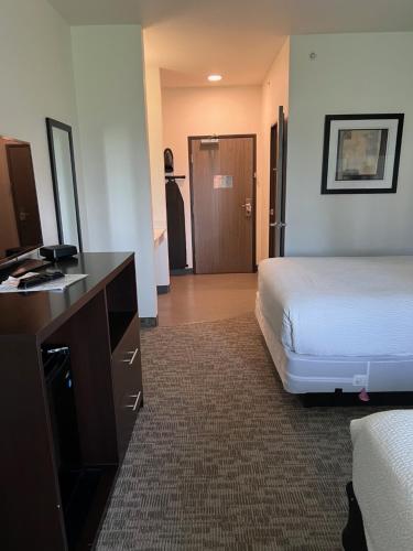 the grove inn and suites