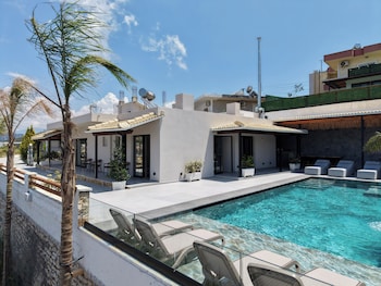 luxury villa oasis