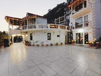 Haya Palace,,2 star
