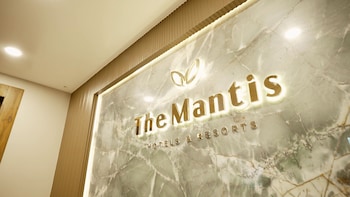 the mantis and resorts