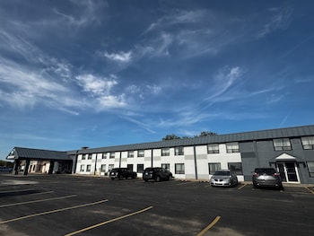 rockfalls inn and suite