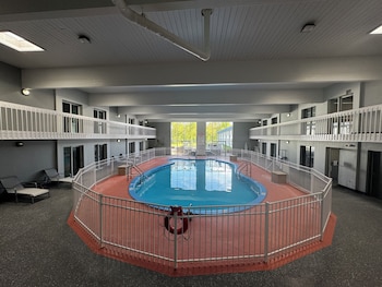 rockfalls inn and suite