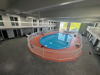 rockfalls inn and suite