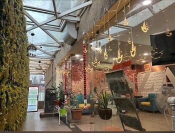 Hotel Avani Grand,,2 star