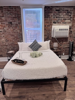 Jungle House Studio Suites – Short North & Convention Center,,4 star
