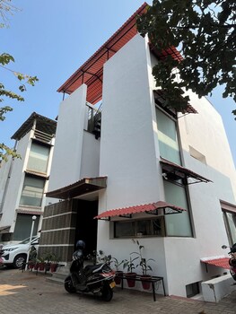 Hr Villa One,,2 star