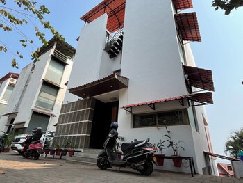 Hr Villa One,,2 star