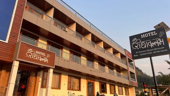 hotel radha vallabh