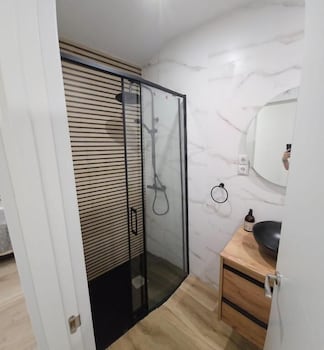 hostal andrea gran via