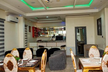 Wealth's Khort Apartment,,3 star