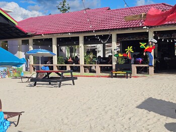 roots cafe negril