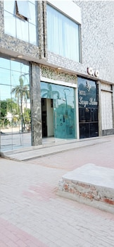 Hotel Ganga Crown Palace,,3 star