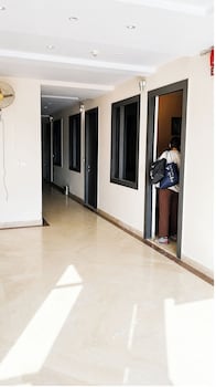 Hotel Ganga Crown Palace,,3 star