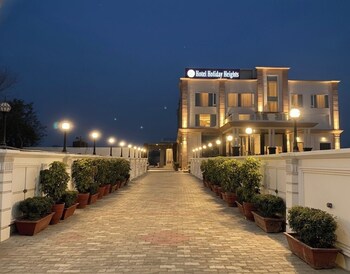 hotel holiday heights