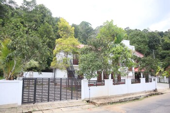 maple house kandy