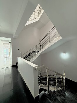 Hotel The Edge,,2 star