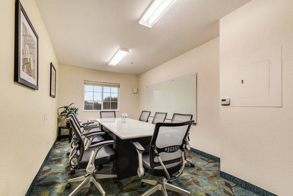 candlewood suites portland airport by ihg