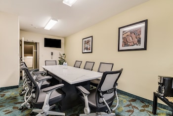 candlewood suites portland airport by ihg