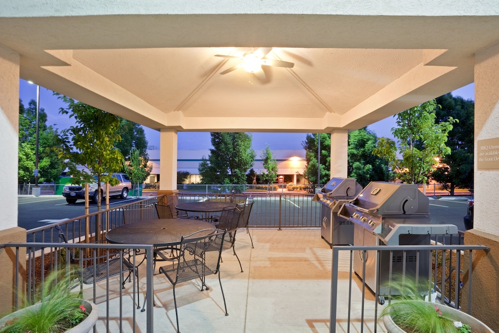 candlewood suites portland airport by ihg