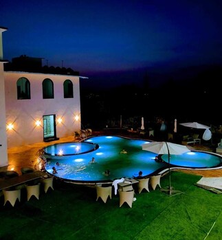 Shiv Resort & Palace,,3 star