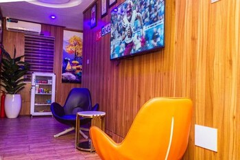 keneuro hotel and suites