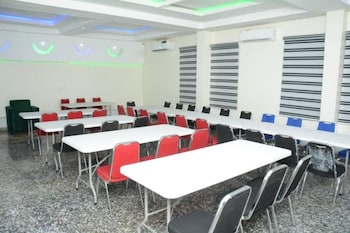 keneuro hotel and suites