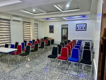 keneuro hotel and suites