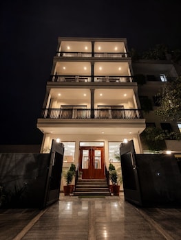 hotel woodmark sector 70