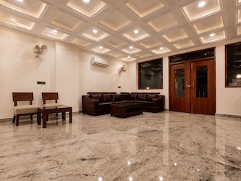 hotel woodmark sector 70