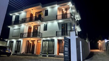 The Yoyo's Stay,,3 star
