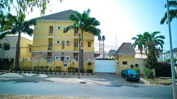 Top Rank Hotels Galaxy Wuse Zone 4,,3 star