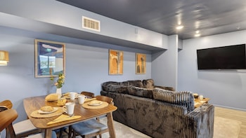 canyon drift by avantstay sedona stay balcony near trails dining red rock views