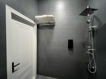 Urban Majesty Hotel,,2 star