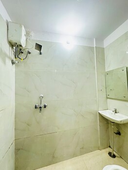 hotel radha ratan inn