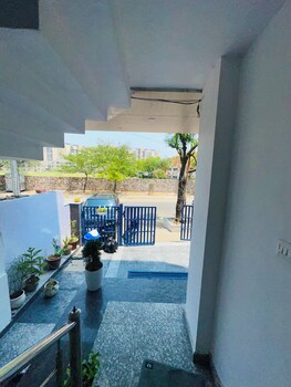 hotel radha ratan inn