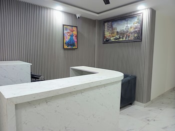 Mauryan Signature Hotel Nhpc Metro,,2 star