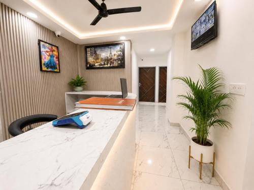 mauryan signature hotel nhpc metro