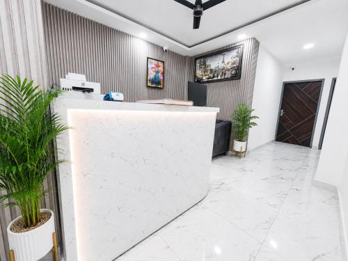 mauryan signature hotel nhpc metro