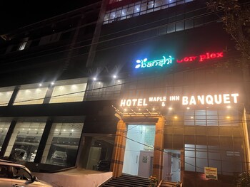 hotel maple inn and banquet