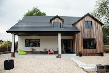 House Sleeps 10 With Enclosed Garden,,4 star