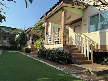 Nada Koh Larn Resort,,3 star